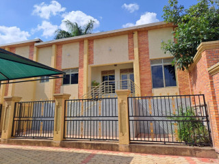 Private house for rent on tarmac road in VIP location 3beds&3baths at 1M