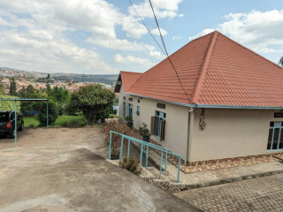 Kimihurura nice big plot for sale with big house inside in Kigali