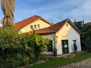 House for sale in nyarutarama at 1M$ negotiable it has