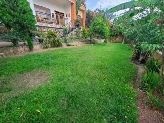 Ca Kibagabaga furnished house for rent in Kigali 4 bedrooms 3 bathrooms Price: 2,500,000Rwf