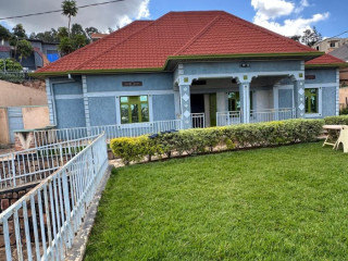 Nice house for sale in big plot in kimironko on main road