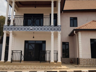 Kimironko unfurnished 4bedrooms house for rent at 1M ($680) in good location