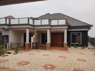 42 Kanombe very nice and beautiful Unfurnished house for rent. Call/WhatsApp: [***] 