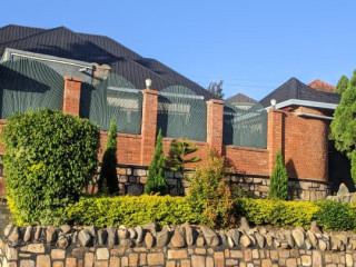 6 Kibagabaga very nice fully furnished house for rent.