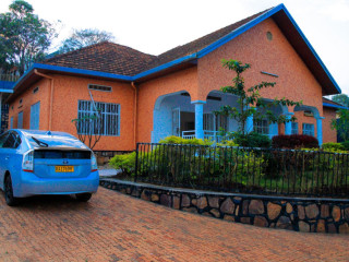 Kiyovu very nice unfurnished house for rent with swimming pool in Kigali rwanda.