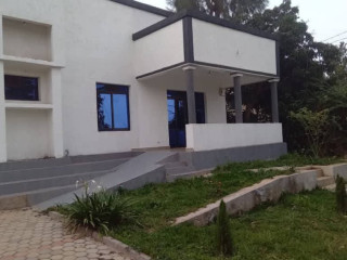 Kigali Land with an old house for sale in Nyamirambo