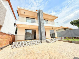 Un furnished house for sale in kicukiro