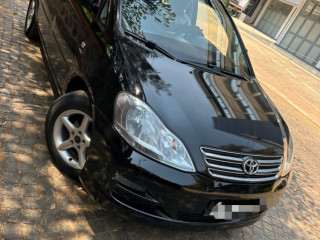Avensis verso