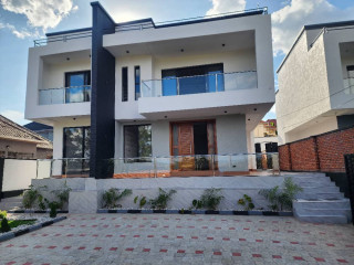 Inzu igurishwa kanombe nyarugunga