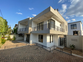 Kigali unfurnished house for rent in Kagarama Muyange