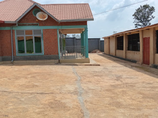 PROPERTY FOR SALE – NYAMATA (NEAR THE MARKET)