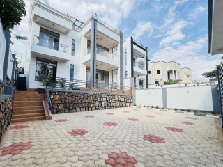 Kibagabaga new modern 6bedrooms house for sale at 450M on tarmac Road