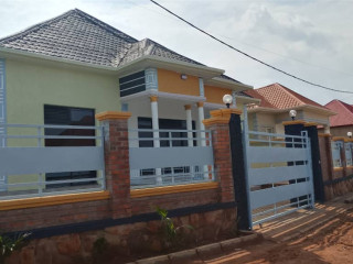 Inzu igurishwa kanombe busanza