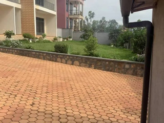 🏠 BUILDING FOR SALE – KIMIRONKO (ZINDIRO)