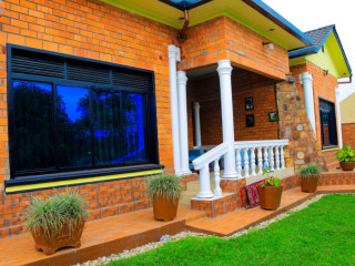 Kibagabaga very nice house and well furnished with spacious garden is for rent