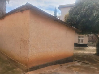 KIBAGABAGA OLD HOUSE FOR SALE WITH BIG PLOT