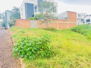 Plot for sale in kacyiro at agood place
