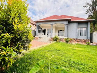 Kibagabaga modern house for sale in kigali on tarmac road at 150,000,000Rwf. Call or WhatsApp
