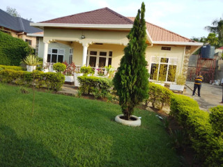 Kibagabaga nice house and big plot for sale in Kigali