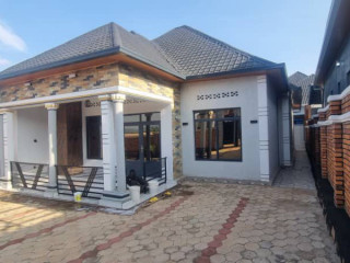 NDAGURISHA INZU NZIZA IRI KANOMBE