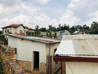 GISOZI PLOT FOR SALE