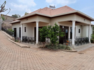 Kigali inzu nziza igurishwa ku Gisozi
