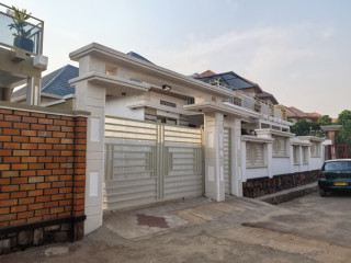 Luxury mansion in Kanombe at 180M