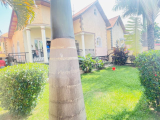 Kibagabaga 4bedrooms bungalow house for sale at 160M on tarmac road