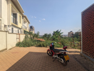 Prime plot for sale in Kinyinya