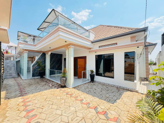 Kanombe Nyarugunga house for sale 160M