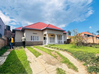 Unfurnished house for rent In Kimironko good neighborhood 4 bedrooms 3 bathrooms 700