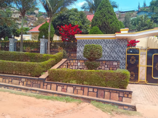 House for sale in Nyamirambo Cyivugiza