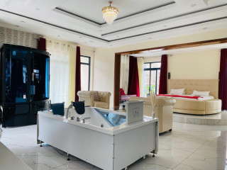 Kigali, Modern Luxury Studio with Elegant Amenities