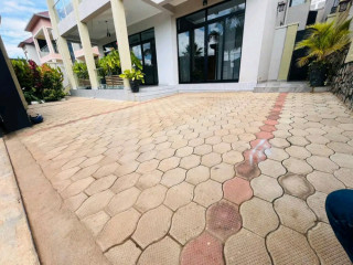 Kibagabaga unfurnished 6 bedrooms House For Rent at $1200 in good location