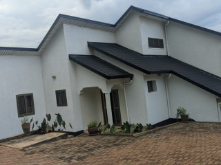 BS13 🏡 Gacuriro – Umucyo Estate Beautiful Furnished House for Rent.