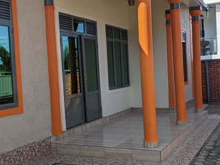 38 Kibagabaga very beautiful unfurnished house for rent.