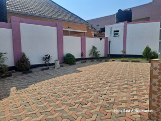 Kigali unfurnished house for rent in Kabeza