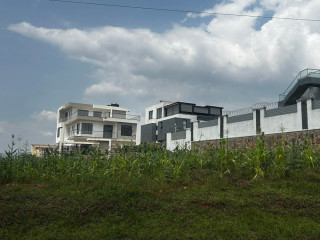 Plot for sale in kinyinya in very good neighbourhood