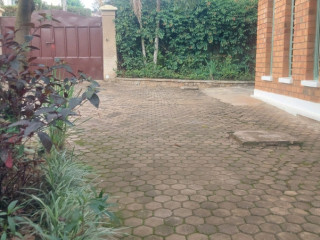 Kigali Semi furnished house available for rent in Kimihurura