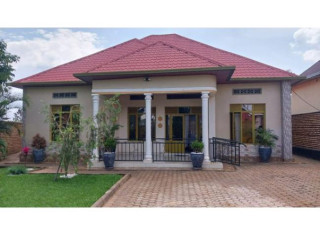 Nice house for rent at kanombe 650k