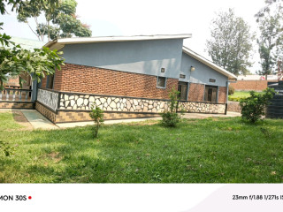 Kimoronko on tarmac road unfurnished house for rent