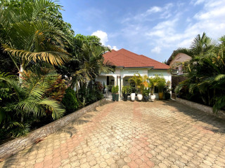 Kigali furnished house for rent in Kanombe Gasaraba