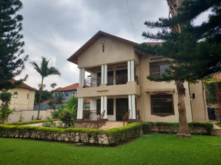 Deal of the year 💯 nice house with big plot for sale in gacuriro near simba center