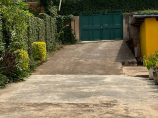 Kigali Unfurnished house available for rent in Kimihurura