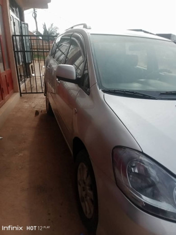 toyota-avensis-big-3