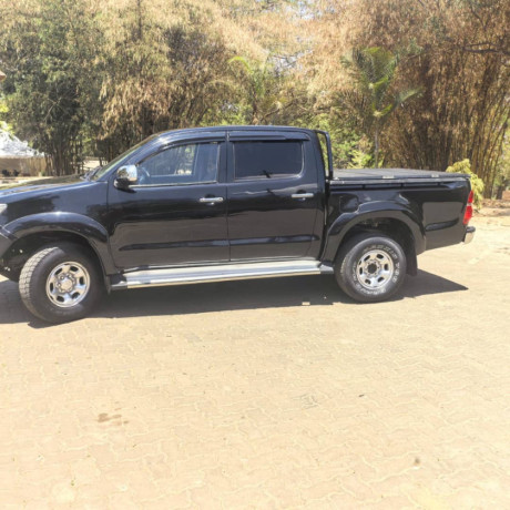toyota-hilux-big-0