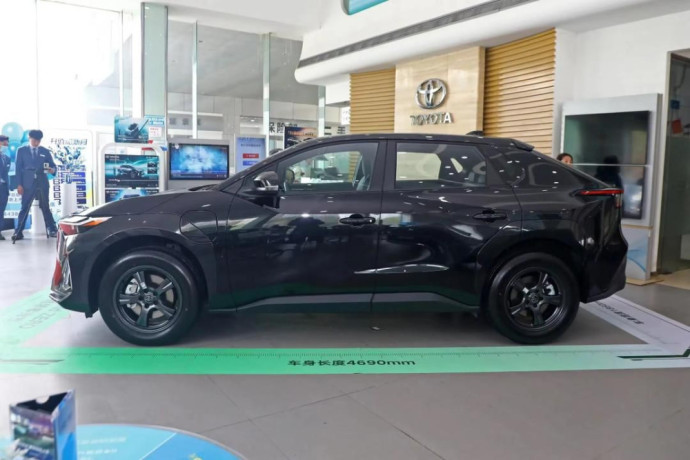 bere-008-toyota-bz4-in-good-condition-is-available-for-sale-big-3