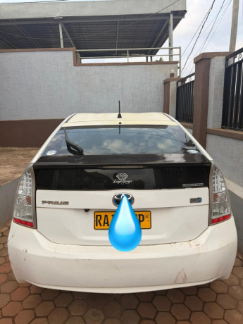 toyota-prius-big-0
