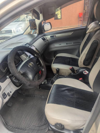 toyota-avensis-big-1