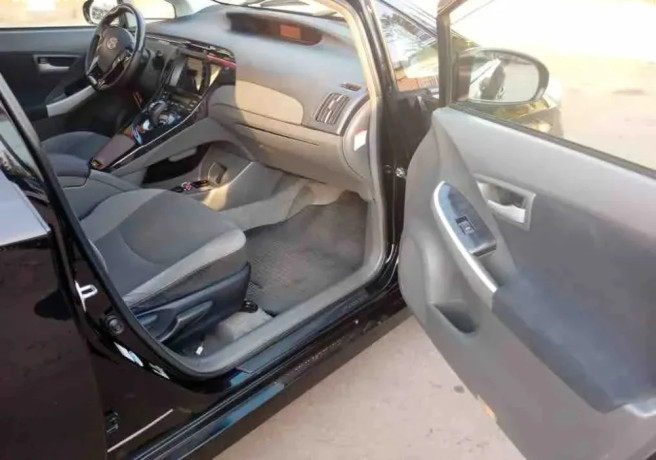 toyota-prius-hybrid-2012-for-sale-big-3